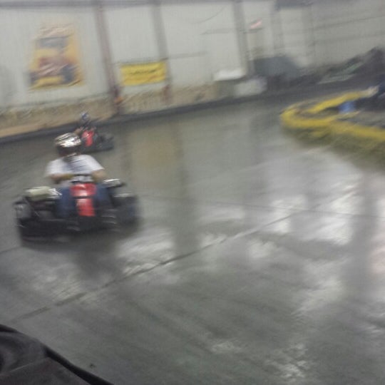 Flags & Wheels Race Track