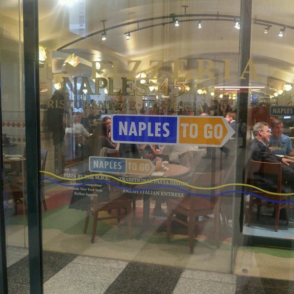 10/25/2016에 Dorothy님이 Naples 45 Ristorante e Pizzeria에서 찍은 사진