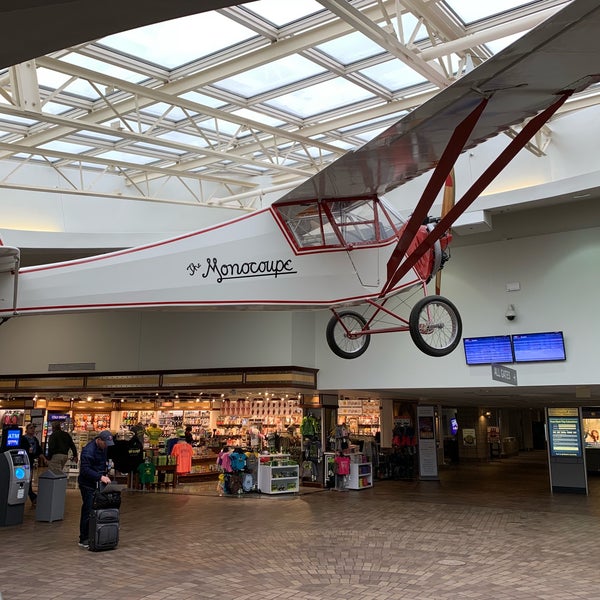 Photo taken at Quad City International Airport (MLI) by Cesar P. on 10/12/2018