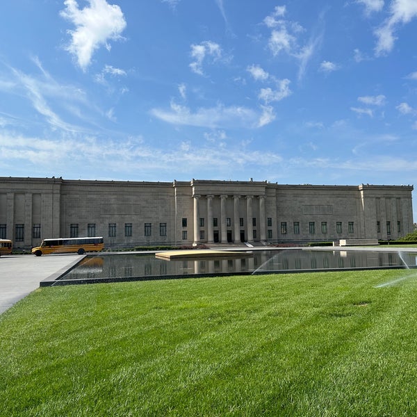 Photo taken at Nelson-Atkins Museum of Art by Cesar P. on 5/22/2023