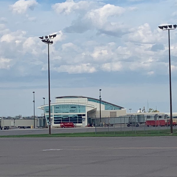 Photo taken at Quad City International Airport (MLI) by Cesar P. on 10/9/2018