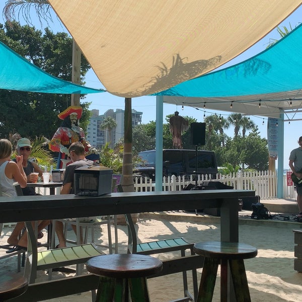 10/17/2020 tarihinde Chris V.ziyaretçi tarafından Toasted Monkey Beach Bar'de çekilen fotoğraf