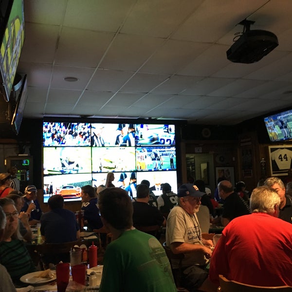 Photo taken at Press Box Sports Emporium &amp; Eatery by Chris V. on 11/8/2015
