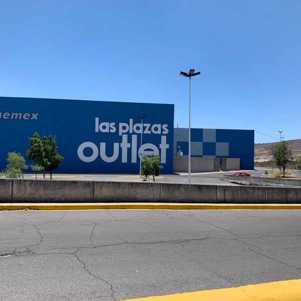 รูปภาพถ่ายที่ Las Plazas Outlet Guadalajara โดย Guillermo G. เมื่อ 4/7/2021