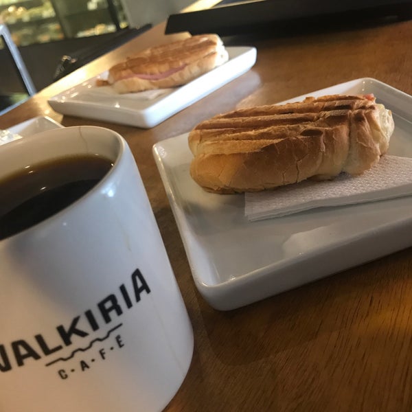 Foto diambil di Valkiria Café oleh Fabiano B. pada 10/28/2017