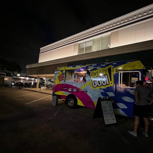 Photo taken at Oh My Gogi! Truck by Shaw A. on 8/25/2022