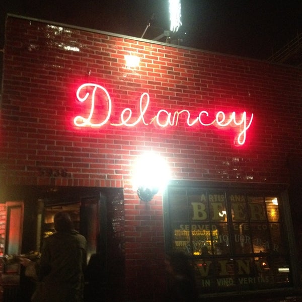 รูปภาพถ่ายที่ Delancey โดย Johnny J. เมื่อ 2/11/2013