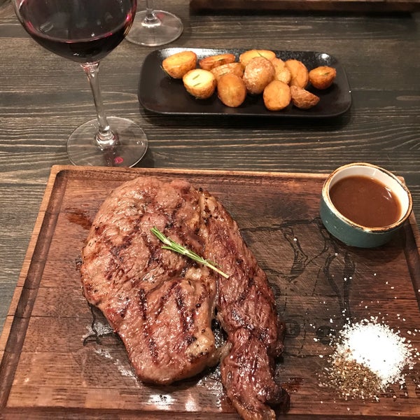 7/26/2018 tarihinde  Vadim V.ziyaretçi tarafından Red. Steak &amp; Wine'de çekilen fotoğraf