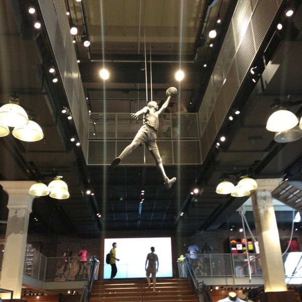 nike store portland hours