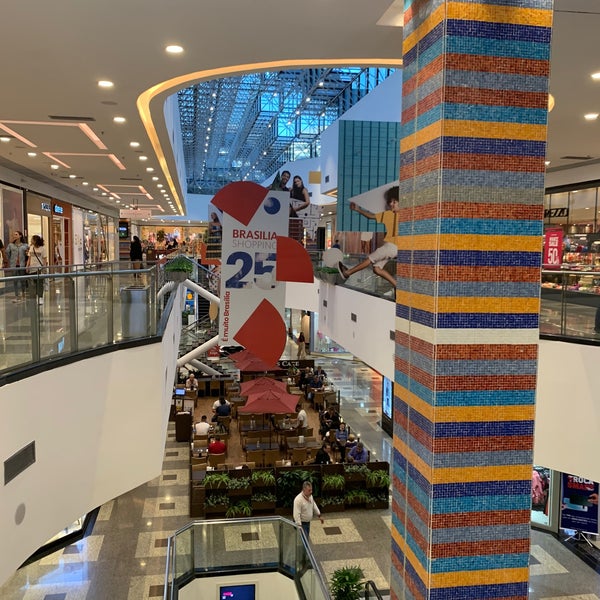 รูปภาพถ่ายที่ Brasília Shopping โดย Willian O. เมื่อ 6/28/2022
