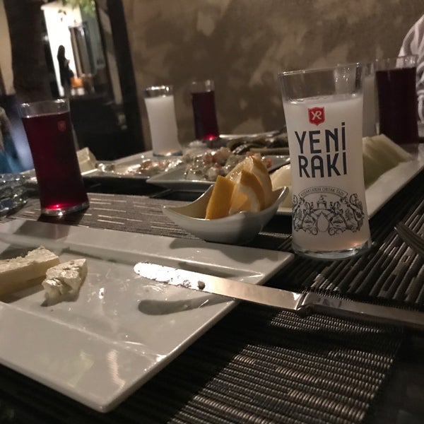 Foto diambil di Şehir Kulübü Cafe Rest Bistro oleh Wwwwwww pada 8/25/2018