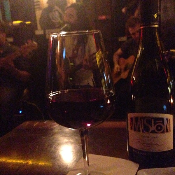 Live music, great wine list! Awesome chill spot
