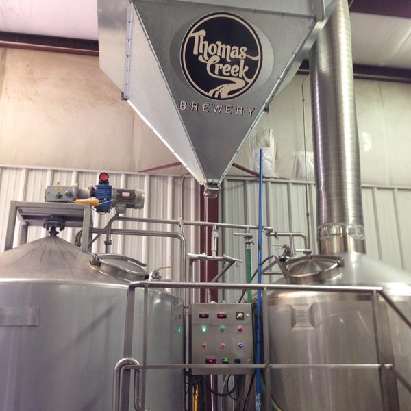2/25/2014 tarihinde Jon L.ziyaretçi tarafından Thomas Creek Brewery'de çekilen fotoğraf