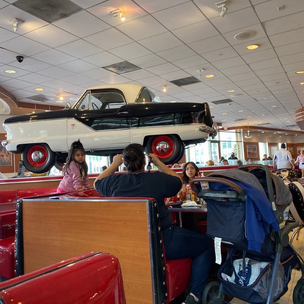 Photo taken at Ruby&#39;s Diner by Lola L. on 11/14/2019