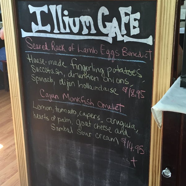 Foto tomada en the illium Cafe &amp; bistro  por Jim Q. el 7/25/2015