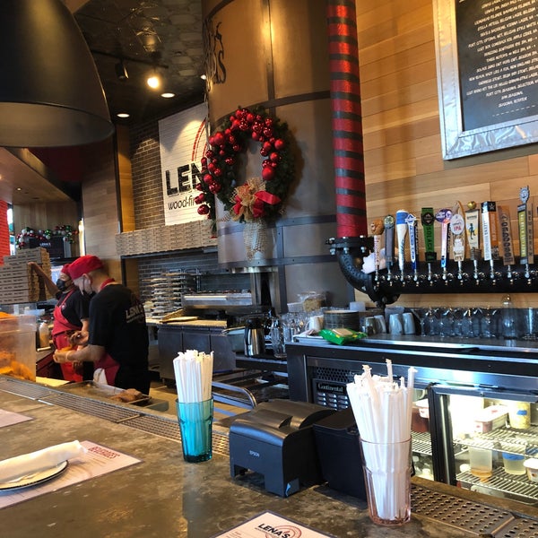 Photo taken at Lena&#39;s Wood-Fired Pizza &amp; Tap by Rowan S. on 12/25/2021