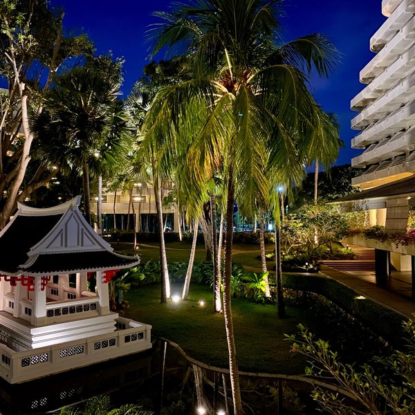 Das Foto wurde bei Andaman Lounge @ Hilton Phuket Lobby von Gunz O. am 2/9/2023 aufgenommen