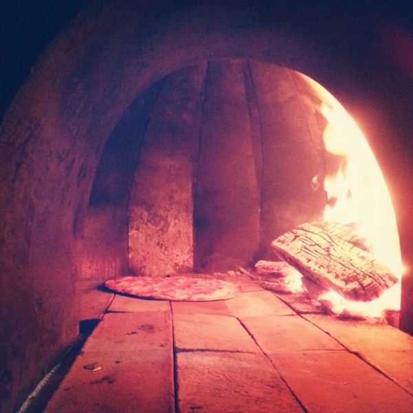 Photo taken at Osteria Marguerita. Pizza a La Leña by Adan Z. on 9/23/2013