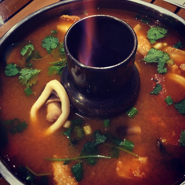 12/31/2015 tarihinde Dave K.ziyaretçi tarafından Munch Thai Food &amp; Sweet Tea'de çekilen fotoğraf