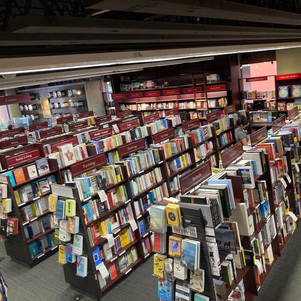 8/30/2021にChristopher S.がVroman&#39;s Bookstoreで撮った写真