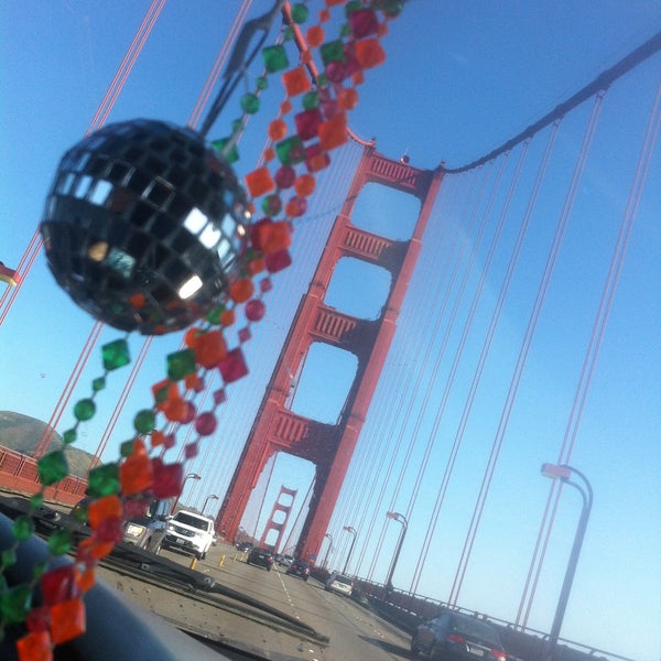 รูปภาพถ่ายที่ Golden Gate Bridge Welcome Center โดย Christopher S. เมื่อ 4/20/2013