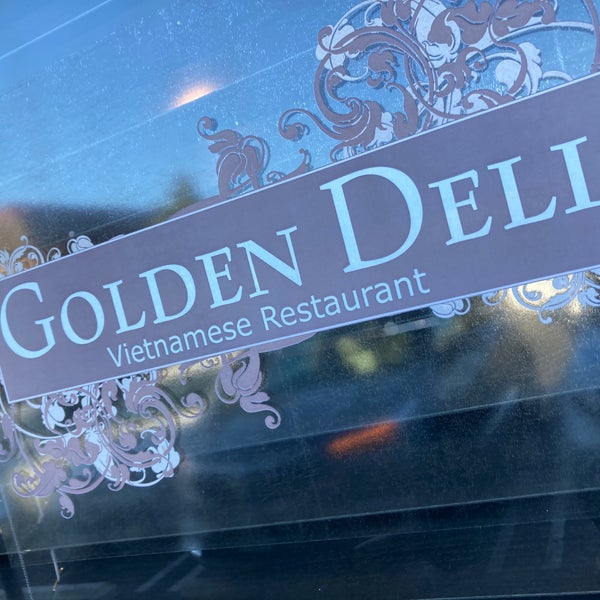 Снимок сделан в Golden Deli Vietnamese Restaurant пользователем Christopher S. 6/26/2021