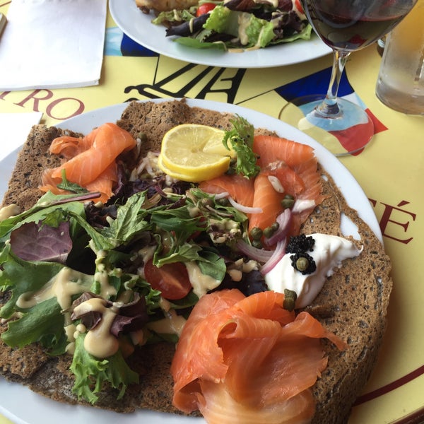 7/1/2015 tarihinde Leo W.ziyaretçi tarafından Paris Crepes Cafe'de çekilen fotoğraf