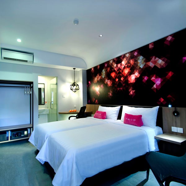 New Deluxe room is available with super broadband 100mbps/room, rate starts from IDR 458.000++. BOOK NOW 021-392 1002