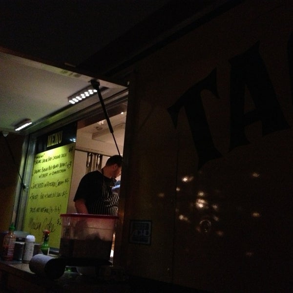 Снимок сделан в PGH Taco Truck пользователем Gwendolyn S. 3/12/2013