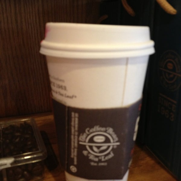 Photo taken at The Coffee Bean &amp; Tea Leaf by Annghee L. on 1/12/2013