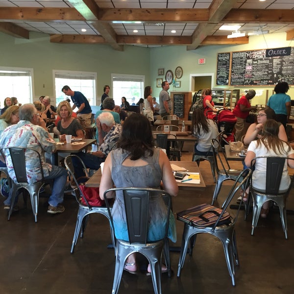 5/27/2016 tarihinde Lisa J.ziyaretçi tarafından Chanticleer Cafe &amp; Bakery'de çekilen fotoğraf