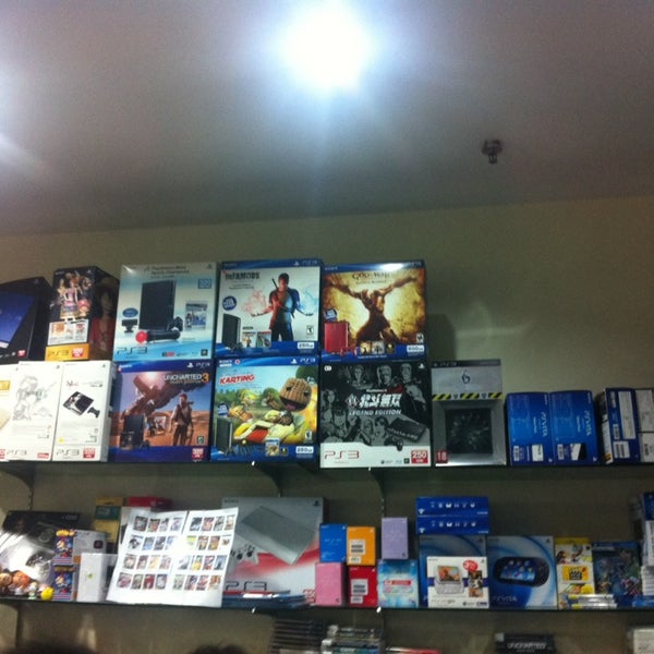 Entertainment shop. Entertainment store. Entertainment shop. Магазин комиксов и фигурок. Entertainment shop.