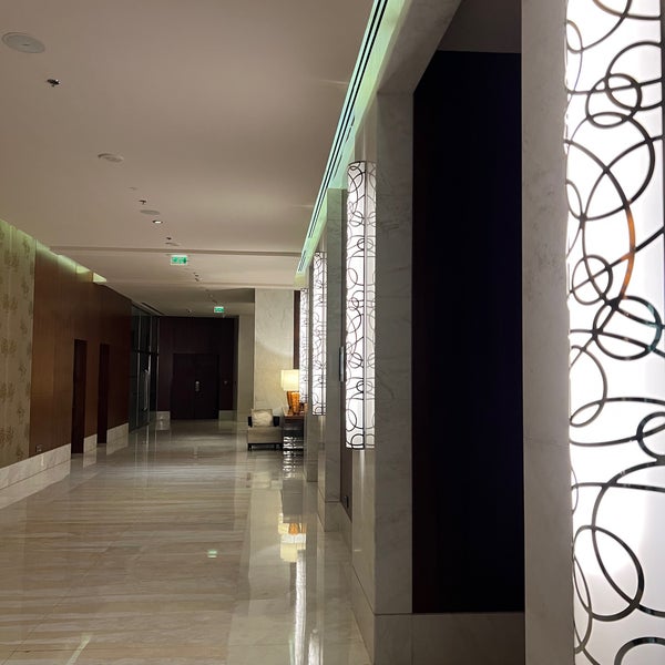 Foto tirada no(a) Marriott Hotel Al Jaddaf por ♉️ em 5/20/2022