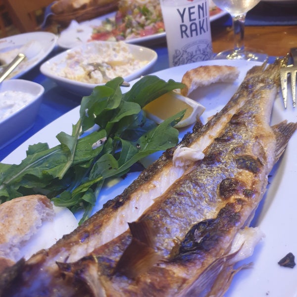 Das Foto wurde bei Ali Baba Restaurant Kadıköy von Nermin K. am 5/1/2019 aufgenommen