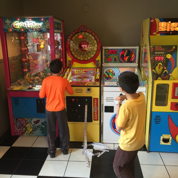 Happy Joe's Pizza & Ice Cream Green Bay Pizzeria in Green Bay