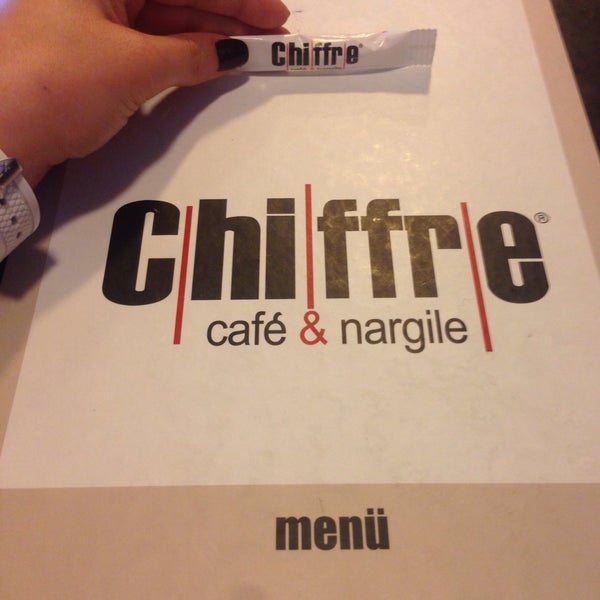 3/18/2015 tarihinde Gulcan C.ziyaretçi tarafından Chiffre Nargile Cafe'de çekilen fotoğraf