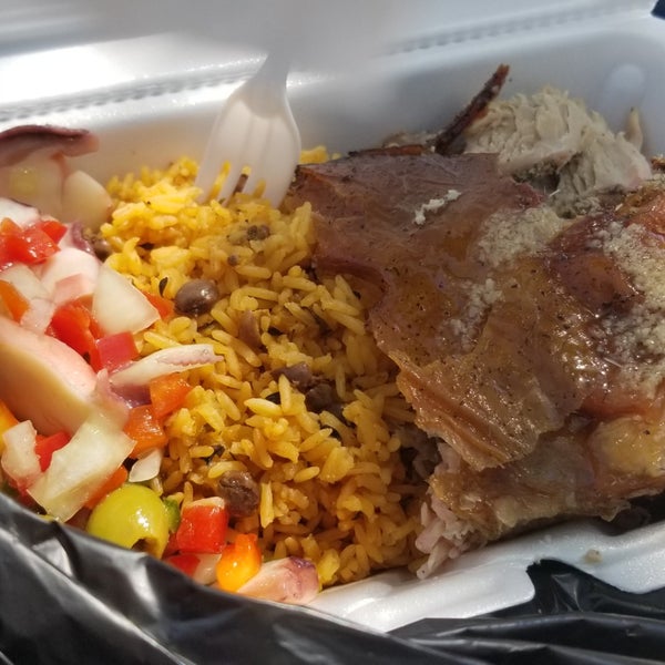 Lechonera La Piraña Food Truck in West Bronx