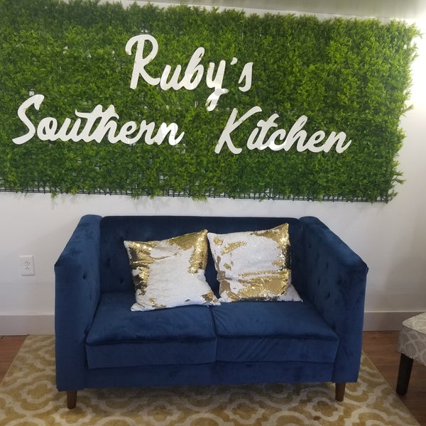 Foto diambil di Ruby&#39;s Southern Comfort Kitchen oleh Rosie H. pada 11/10/2018
