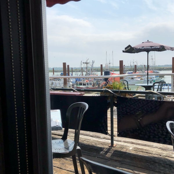 Foto scattata a Sockeye City Grill Waterfront Restaurant da Eli R. il 8/23/2018