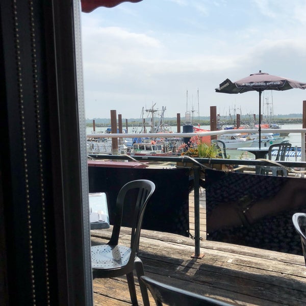 Снимок сделан в Sockeye City Grill Waterfront Restaurant пользователем Eli R. 8/23/2018