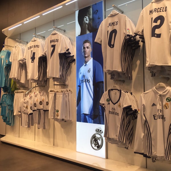 studie familie Onaangeroerd Real Madrid Official Store - القطيفية القصار عنيزة - 22 visitors