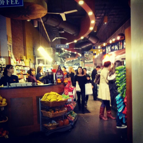10/25/2012 tarihinde Omid A.ziyaretçi tarafından Cafe Duke'de çekilen fotoğraf