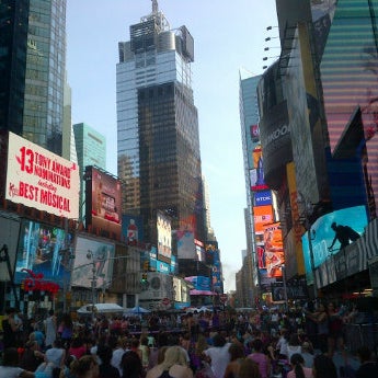 Das Foto wurde bei Solstice In Times Square von Christine C. am 6/21/2013 aufgenommen