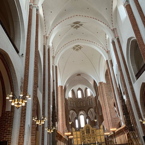 Foto diambil di Roskilde Domkirke | Roskilde Cathedral oleh Michal Z. pada 7/19/2019