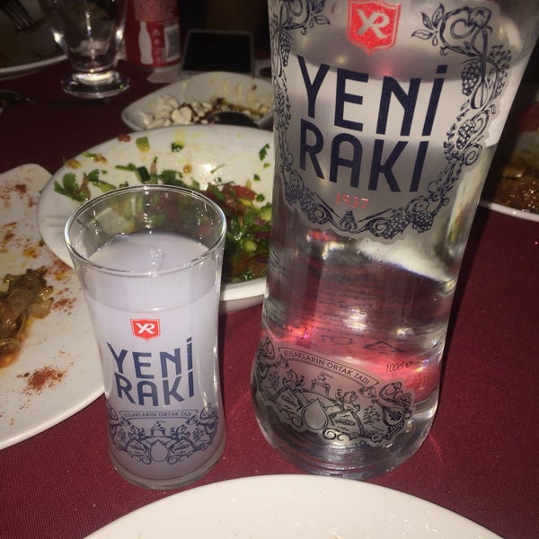 Снимок сделан в Taşplak Restaurant пользователем Ümit K. 10/22/2017