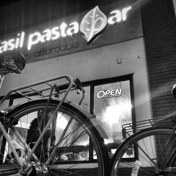 2/3/2016 tarihinde Sefi D.ziyaretçi tarafından Basil Pasta Bar'de çekilen fotoğraf