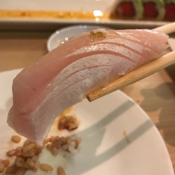 Foto diambil di Sushi Enya oleh iSam . pada 9/10/2017
