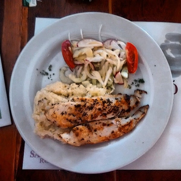 Photo taken at El Bistró Restaurante by Javier S. on 1/20/2014