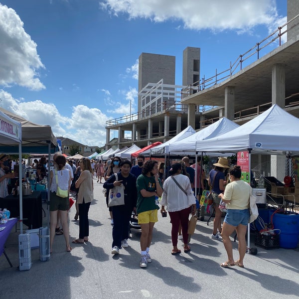 Снимок сделан в Mueller Farmers Market пользователем Dan R. 8/8/2021