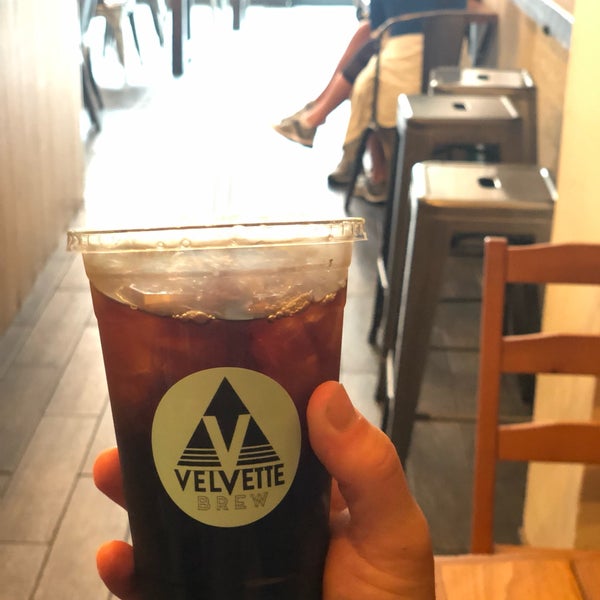 Foto tirada no(a) Velvette Brew por Dan R. em 6/19/2019